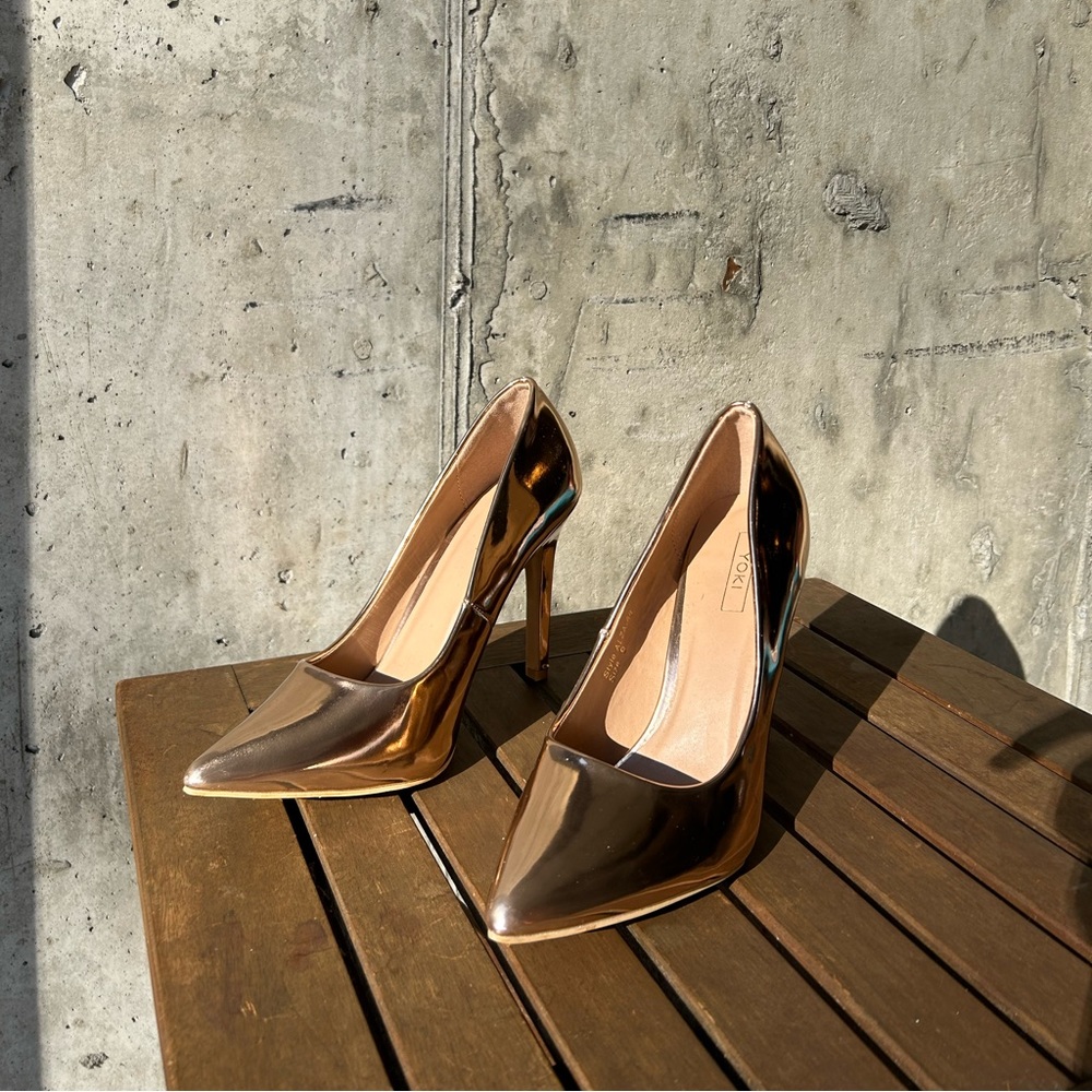 Gold Pumps